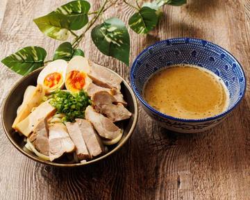 極めて濃厚な豚骨魚介味玉チャーシューつけめ麺ガッツリ 「さばニンニク付き」