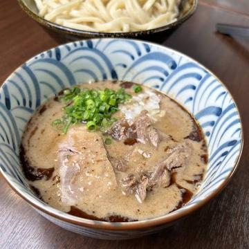 ボリュームたっぷりチャーシュー牛すじBLACKつけ麺