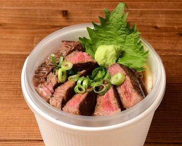 ステーキ丼(バター醤油ソース) Steak Rice Bowl (Butter Soy Sauce)