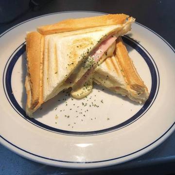 ハムチーズサンド(サラダ付)