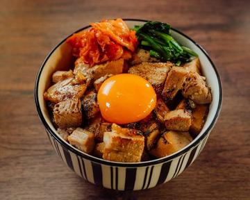 新登場！月見☆炙りチャーシュー焼豚丼