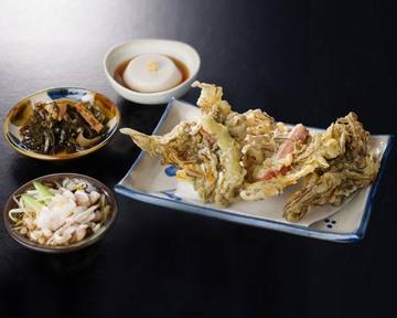天ぷら3種セット(もずく、島ラッキョウ、アーサー)Tempura(Mozuku seaweed・Okinawa Shallot・Asa)