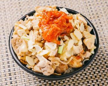 当店人気No.3キムチガリバタ焼鳥丼(お肉200g)