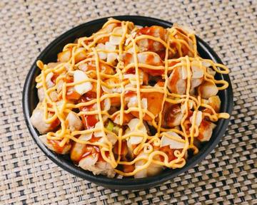 当店人気 No.1チーズガーリックヤンニョム焼鳥丼(お肉200g)