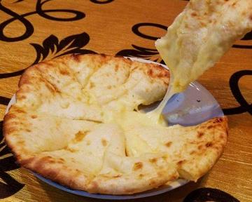 チーズナン / Cheese Naan