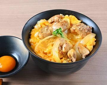 当店人気No.2《濃厚卵黄乗せ》親子丼 Rich Egg Yolk Oyako Rice Bowl