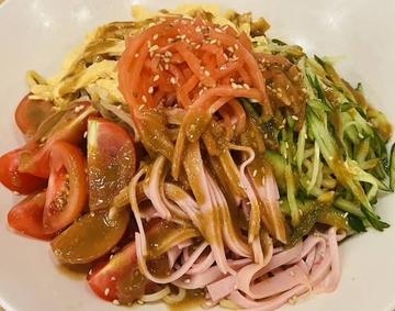 【期間限定】冷やし中華(醤油とゴマだれの2段構造)