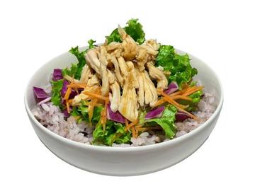 和風おろしドレッシングの蒸し鶏サラダ丼