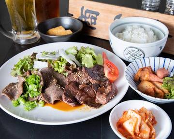 柔らか厚切り牛タンねぎ塩焼と牛ハラミにんにくダレ焼肉 弁当