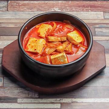 【一品料理人気No.1】韓国本場の豚キムチチゲ(サムギョプサル使用)  ※ご飯別売