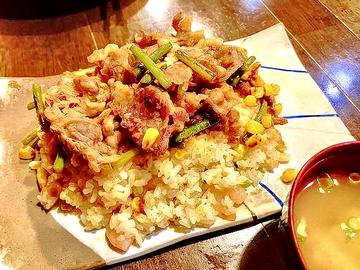 焼肉ピラフ(牛カルビ) (味噌汁付き)