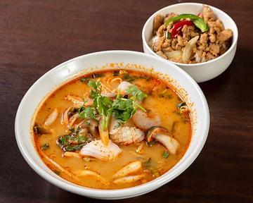 トムヤムラーメン+ミニガパオ