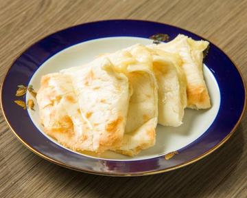 チーズナン Cheese Naan