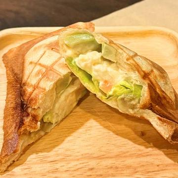 【ハーフサイズ】エビアボガドポテトサラダサンド