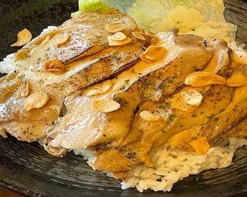 ガーリックチキン丼