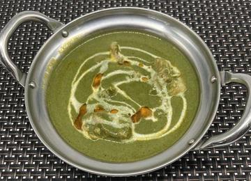 ほうれん草チキンカレー/ Sag Chicken Curry