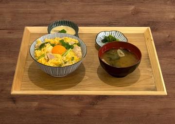 黄身のせ親子丼(味噌汁・小鉢付き)