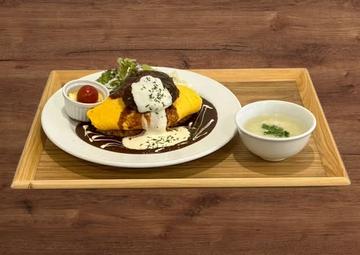 チーズハンバーグオムライス(スープ・サラダ付き)