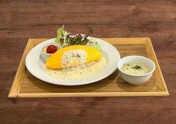 ふわとろクリームオムライス(スープ・サラダ付き)