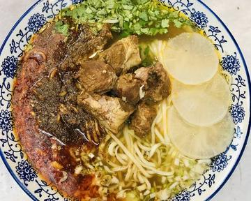 ホンシャオニュウロウラーメン(紅焼牛肉拉麺)