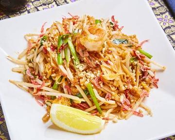 【超美味しいですよ！】パッタイ(タイ風焼きそば桜エビ入り) Pad Thai (Thai Fried Noodles with Sakura Shrimp)
