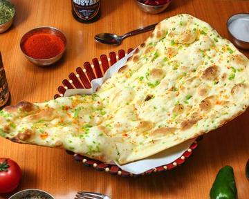 ガーリックナン Garlic Naan