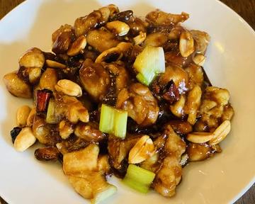 宮保鶏丁(ピーナッツと鶏肉炒め)