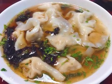 豚肉ワンタン默有香菜