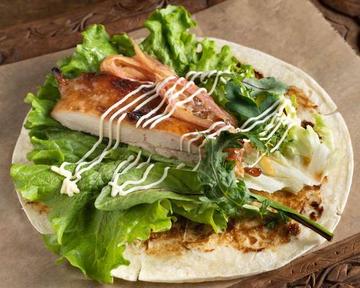 台湾ラップサンド(蛋餅)北京ダック風チキン Taiwanese Egg Pancake Roll: Peking Duck-Style Chicken