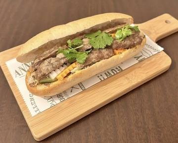 やみつきの【レモングラス肉巻き】バンミー