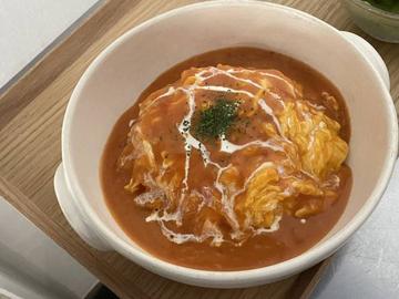 トマトクリームソースオムライス