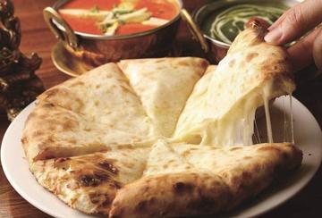 【ナン人気No.2】チーズナン Cheese Naan