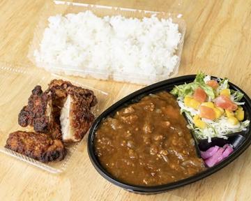 おかんのからあげカレー(サラダ付き)