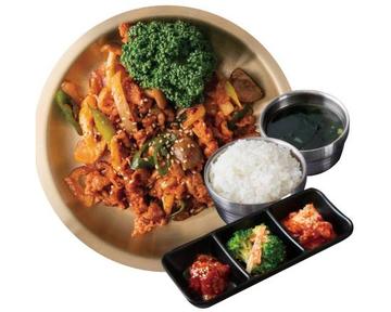 辛豚肉炒め定食(おかず3品、ライス、スープ付き)
