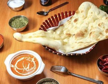 【人気No.1】バターチキンカレーセット(Butter Chicken + Nan Set)