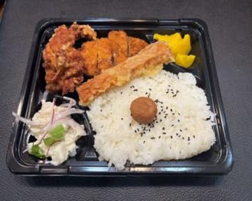 ヒレカツ唐揚げ弁当