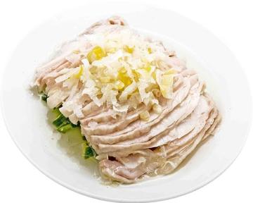 蒸し鶏ネギソースかけ
