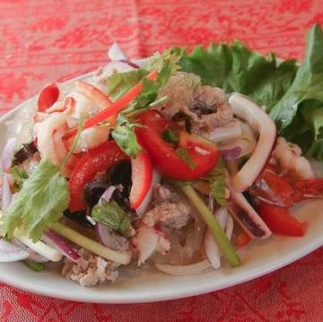ヤムウンセンラーッカオ・カイダオ スパイシー春雨のサラダ Glass Noodle Spicy Salad