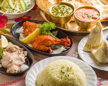 セットE(バターチキンカレーサグパニールカレーナンorライスサラダ) Set E