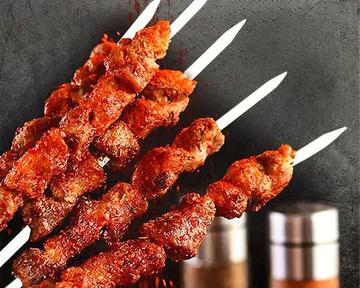 ラム肉の串焼き
