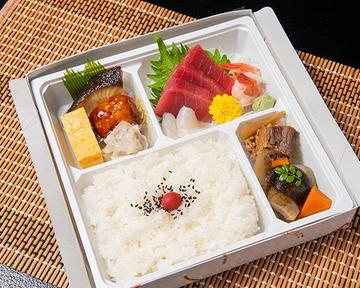 幕の内弁当(刺身入り)