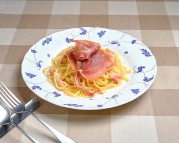 イタリア産生ハムのせペペロンチーノ