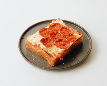 ペパロニピザトースト PEPPERONI PIZZA TOAST