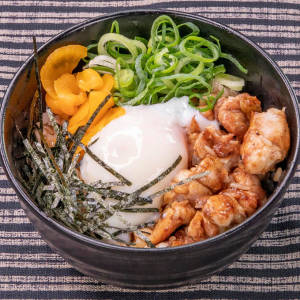 吉鳥丼(焼鳥丼)