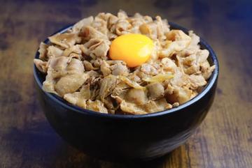 豚すき焼き丼Pork Sukiyaki Rice Bowl(M)