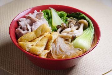 【人気No.1】 定番具材の麻辣湯 (典款麻辣) Malatang with Classic Toppings