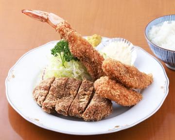 メンチカツ+鳥胸フライ定食+エビフライ付き