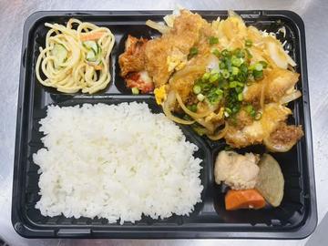 チキンカツ煮弁当