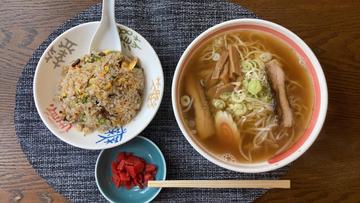 町中華の素朴な味！セットで登場！！【ラーメン＆半チャーハン＆福神漬付】