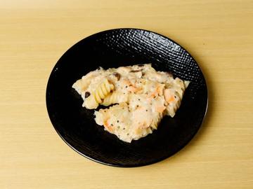 サーモンのクリームソース(ショートパスタ)